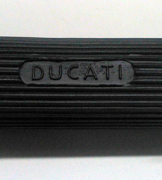 Gomma pedana anteriore per Ducati Scambler 250/350/450